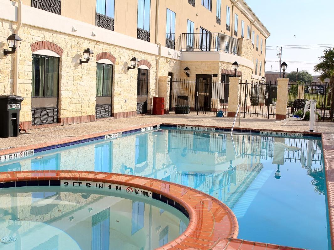 Holiday Inn Express Hotel & Suites Floresville By Ihg Dış mekan fotoğraf